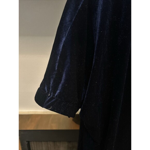 Women's Caryn Lawn Betsy Velvet Top in Navy Blue - Picture 2 of 5